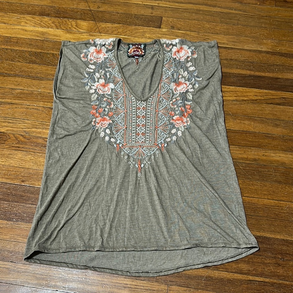 Johnny Was Gray Sleeveless Tunic Style Blouse with Embroidered Details, Large